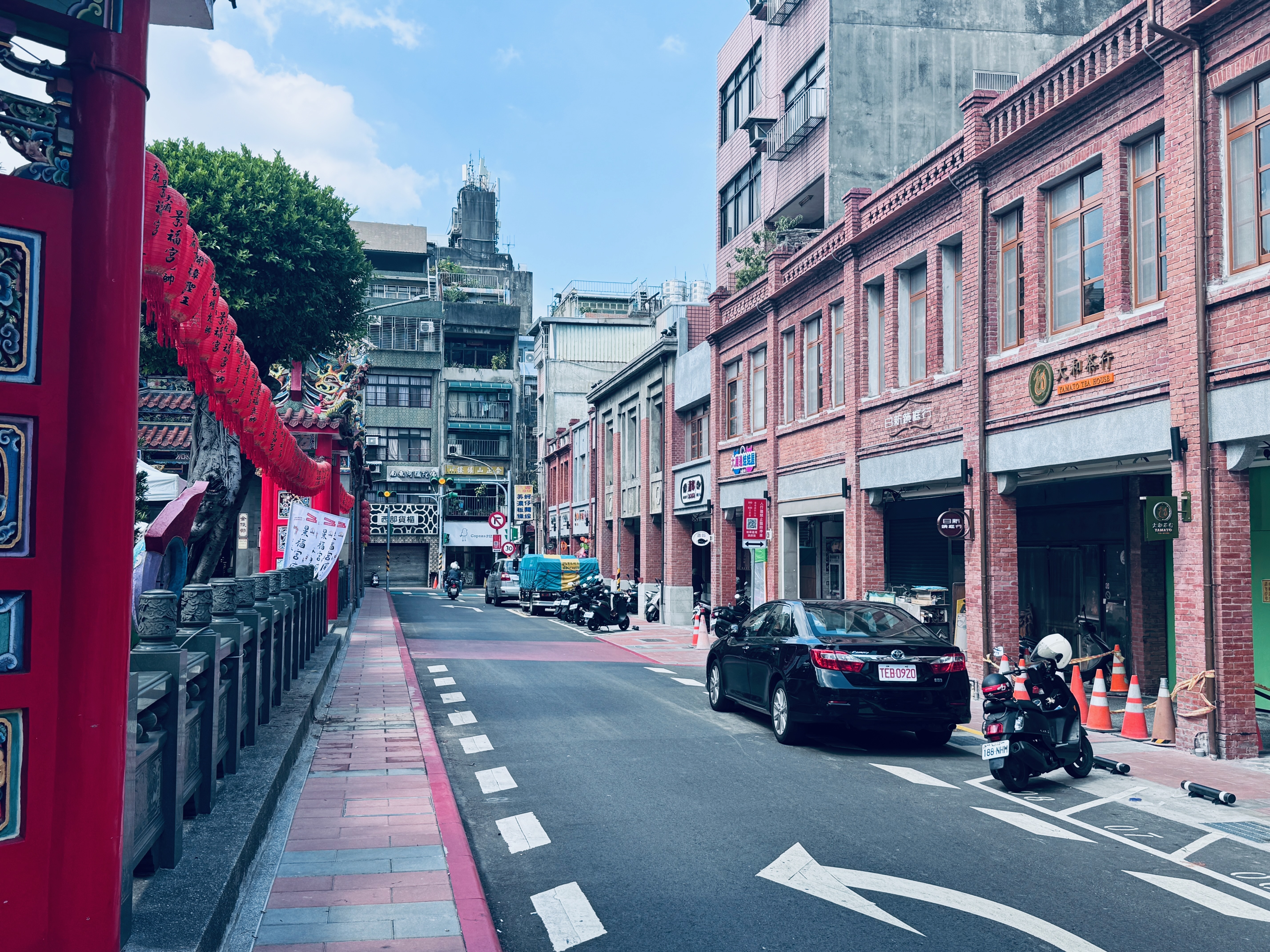 周邊建物立面減法,重現街區歷史樣貌(照片來源:董崑華攝)(至2025年8月底仍在施工中)